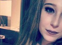 Η γοητεία ενός φόνου: Η 19χρονη “κλόουν” που του έκλεισε τα μάτια με ένα μαξιλάρι πριν τον μαχαιρώσει