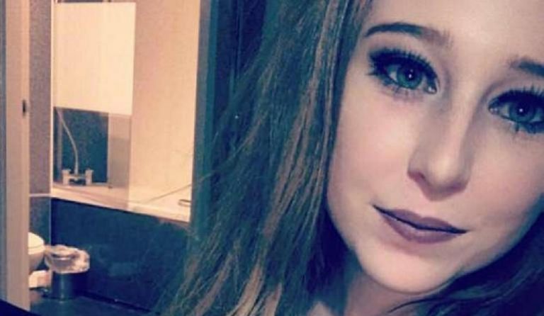 Η γοητεία ενός φόνου: Η 19χρονη “κλόουν” που του έκλεισε τα μάτια με ένα μαξιλάρι πριν τον μαχαιρώσει