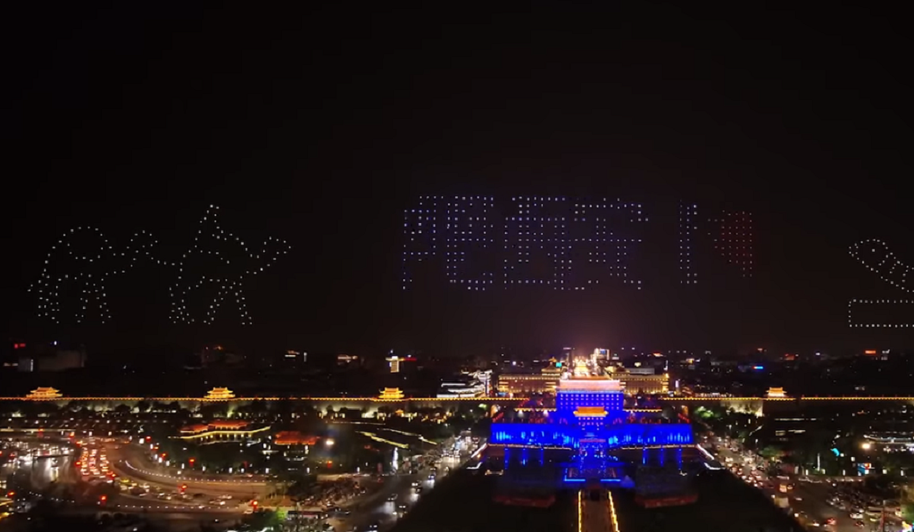 Tο μοναδικό ρεκόρ Γκίνες από 1.374 drones (vid)