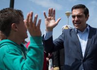 Οι διάλογοι του Τσίπρα με κατοίκους στη Λήμνο – Ποιος του είπε να μην κολώσει (pics)