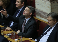 “Εμφύλιος” Βενιζέλου-Κωνσταντινόπουλου για τα ομόφυλα ζευγάρια