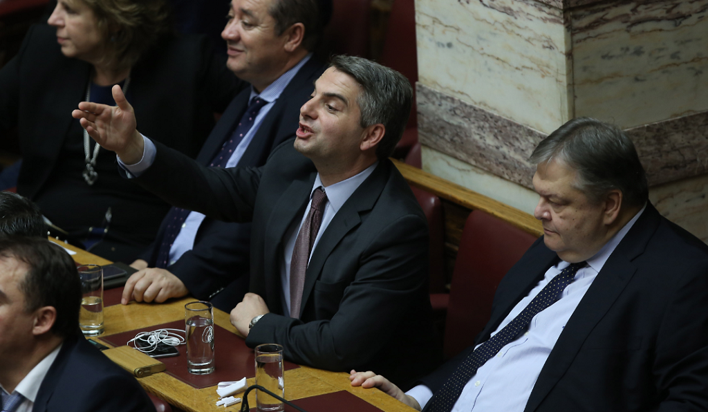 “Εμφύλιος” Βενιζέλου-Κωνσταντινόπουλου για τα ομόφυλα ζευγάρια
