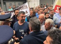 Λάρισα: Ένταση από κτηνοτρόφους, ζήτησαν την παραίτηση του Αποστόλου (vid)
