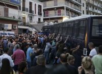 Ένταση στη Μυτιλήνη – Στους δρόμους όλο το νησί κατά του Τσίπρα (pics)