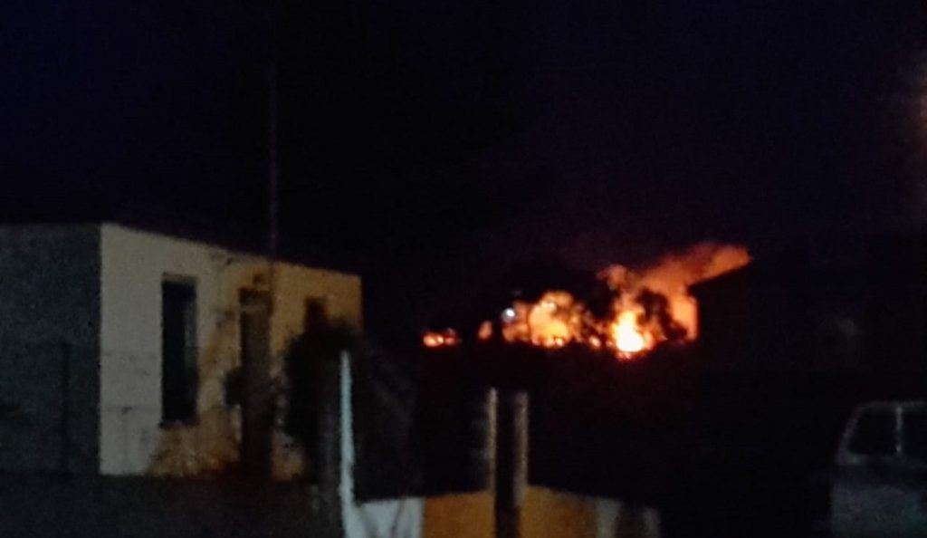 Φωτιά στην Κύμη – Επί ποδός η Πυροσβεστική