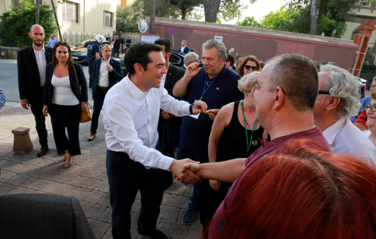 Χαμός στο Twitter με την ατάκα Τσίπρα: “Τι να σου κάνω μωρέ”
