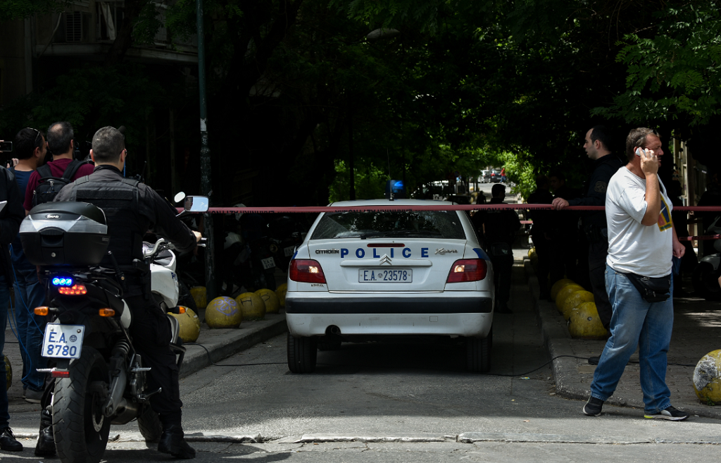 Συναγερμός στην πλατεία Βικτωρίας: Πυροβόλησαν Αλβανό κομμωτή πέντε φορές