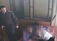 Του έκανε στοματικό έρωτα στο δικαστήριο όσο περίμενε την ετυμηγορία (vid)