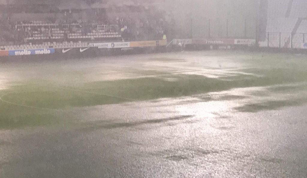 Αναβολή λόγω βροχής στη Λεωφόρο (pics)