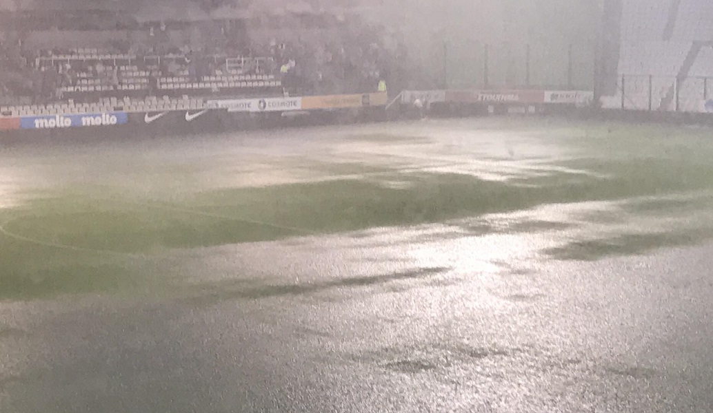 Αναβολή λόγω βροχής στη Λεωφόρο (pics)