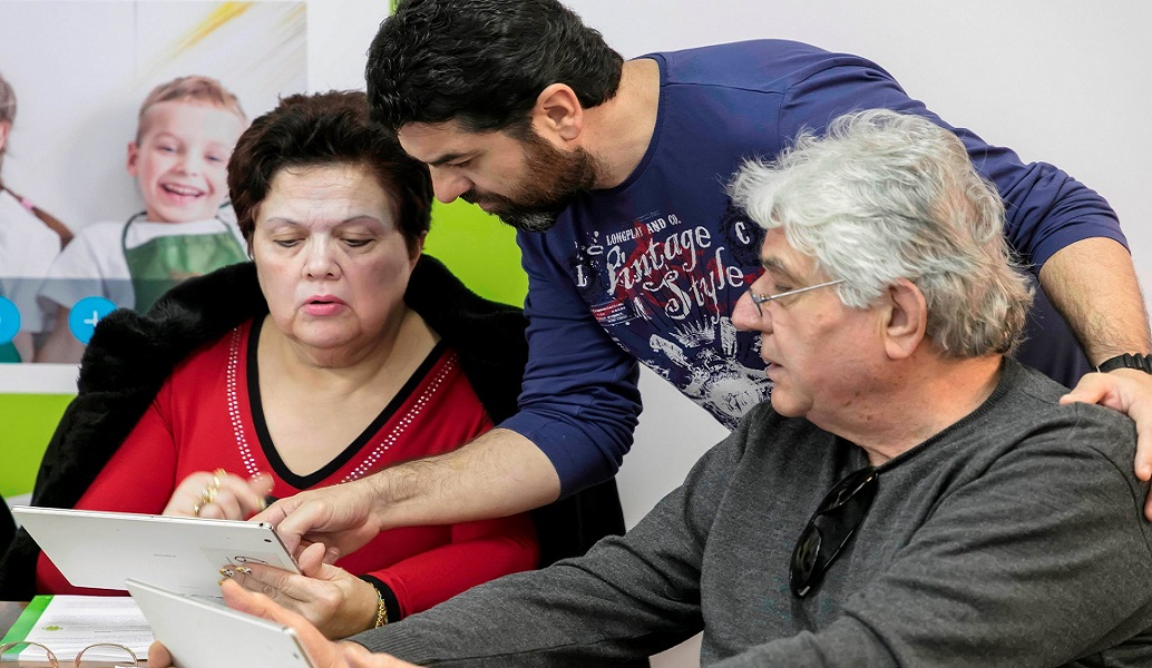 COSMOTE: Δωρεάν μαθήματα χρήσης των ψηφιακών μέσων για τους ανθρώπους μεγαλύτερης ηλικίας