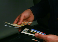 Εντυπωσιακή η αύξηση της χρήσης καρτών