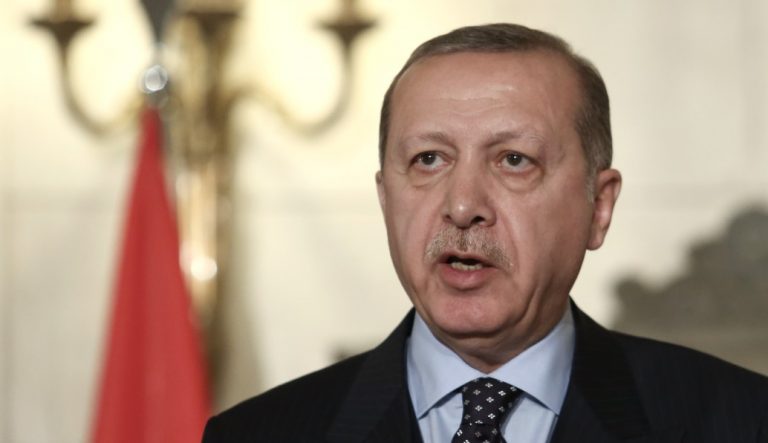 Ερντογάν: Επίθεση σε Γάλλους διανοούμενους για το Κοράνι