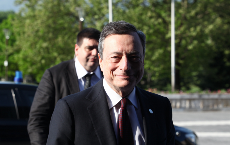 Bloomberg: Με τη λήξη της θητείας Ντράγκι η Ιταλία μπορεί να αποκλειστεί από την ηγεσία της ΕΚΤ