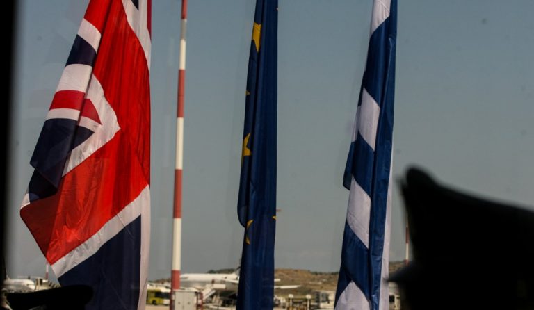 Η άφιξη του πριγκιπικού ζεύγους στην Αθήνα (pics)
