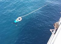 Πειραιάς: Γυναίκα εντοπίστηκε στη θάλασσα – Διασώθηκε από διερχόμενο πλοίο (pics)