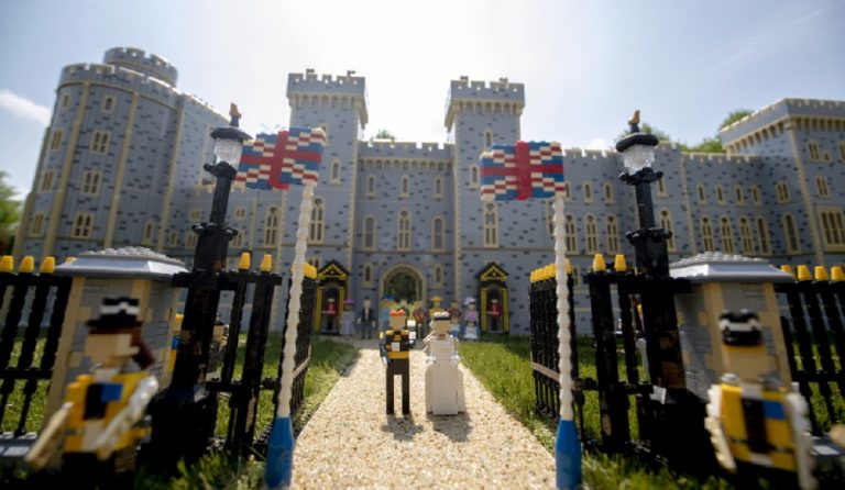 Ο γάμος του πρίγκιπα Χάρι και της Μέγκαν με… Lego! (pics)