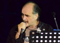 Ο Βασίλης Πρατσινάκης στο café bar EMIGRE (vid)