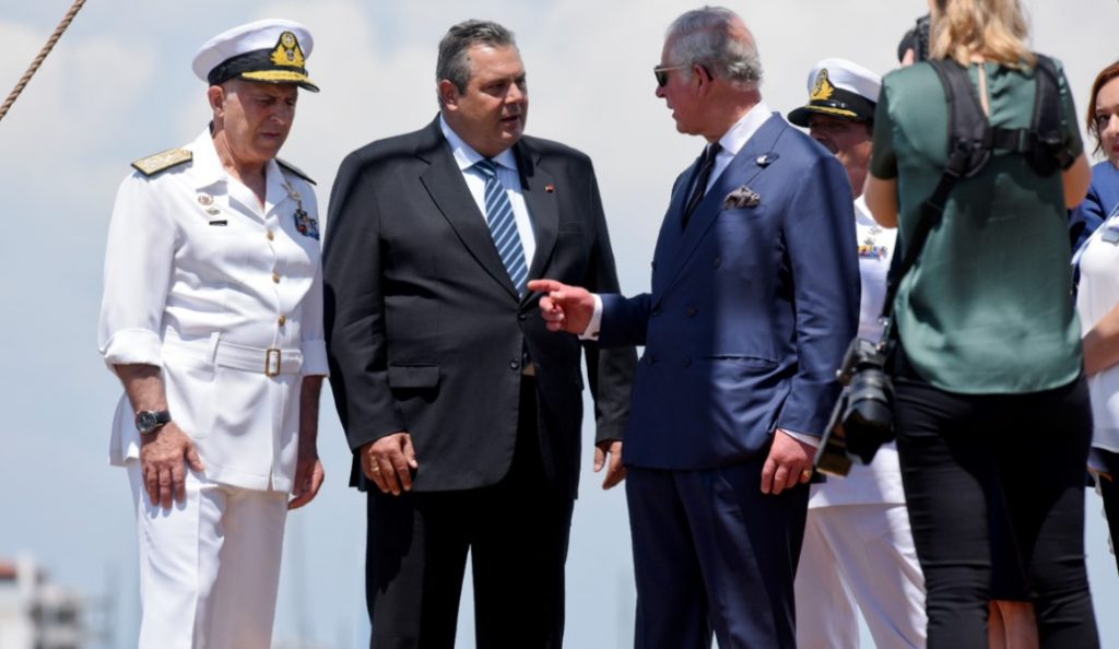 Στον Πειραιά ο πρίγκιπας Κάρολος – Επισκέφθηκε βρετανικά πλοία (pics)