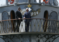 Ο πρίγκιπας Κάρολος πάνω στο θωρηκτό Αβέρωφ (pics)