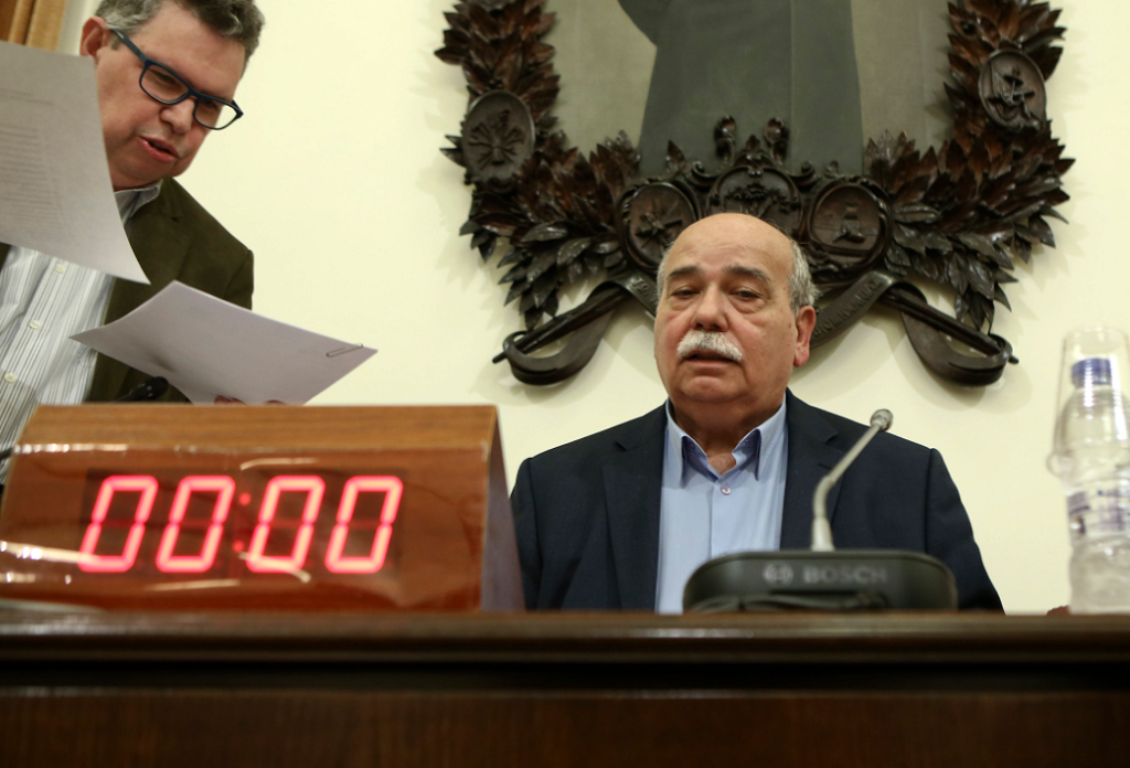 Ο Βούτσης διαψεύδει τα περί παραίτησης Αθανασίου από τη Βουλή