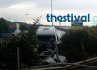Θεσσαλονίκη: Δίπλωσε νταλίκα στο Δερβένι (pic&vids)