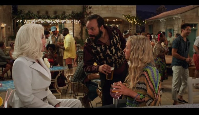 Ο Πάνος Μουζουράκης στο τρέιλερ του “Mamma Mia” (vid)