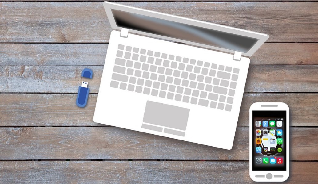Η ΙΒΜ απαγόρευσε τη χρήση USB «στικ» και καρτών SD από το προσωπικό της