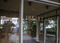 Έγκλημα στην Νέα Σμύρνη: Έσφαξε τη μητέρα του με 38 μαχαιριές – Τα πρώτα λόγια του μητροκτόνου