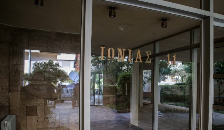 Έγκλημα στην Νέα Σμύρνη: Έσφαξε τη μητέρα του με 38 μαχαιριές – Τα πρώτα λόγια του μητροκτόνου