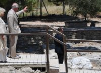 Μαντινάδα στα αγγλικά για τον Κάρολο και την Καμίλα