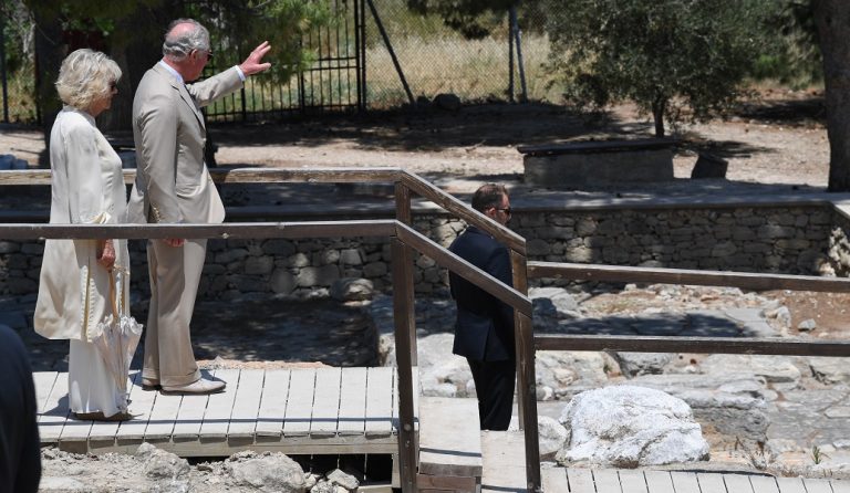 Μαντινάδα στα αγγλικά για τον Κάρολο και την Καμίλα