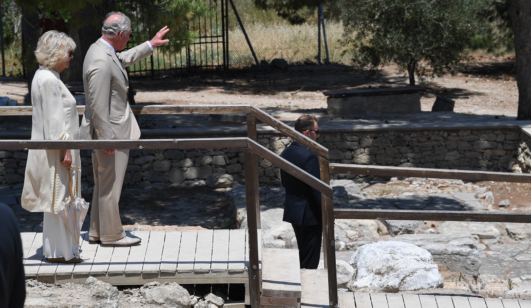 Μαντινάδα στα αγγλικά για τον Κάρολο και την Καμίλα
