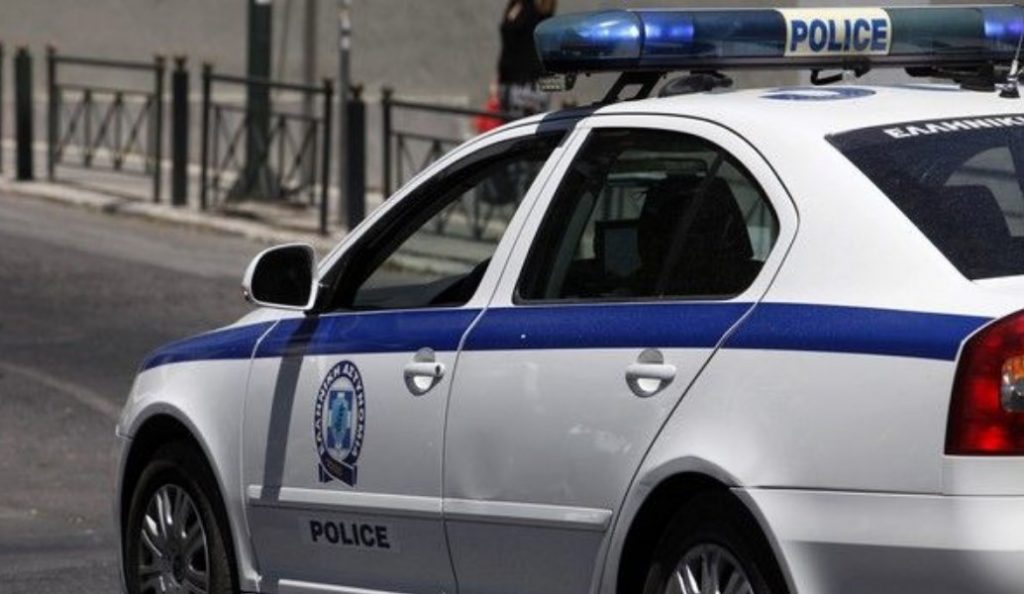 Τροχαίο Κηφισίας: Αυτοκίνητο χτύπησε σε ζαρντινιέρες και ανατράπηκε (pics)