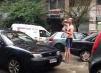 Viral: Θεσσαλονικείς πλένονται και βουρτσίζουν τα δόντια τους στην… βροχή