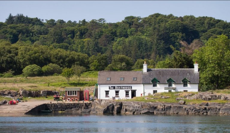 Σκωτία: Πέντε κάτοικοι αγόρασαν την Ούλβα – Το μικρό νησί βγαλμένο από παραμύθι