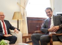 Σε εξέλιξη η συνάντηση Παπανδρέου – Μητσοτάκη