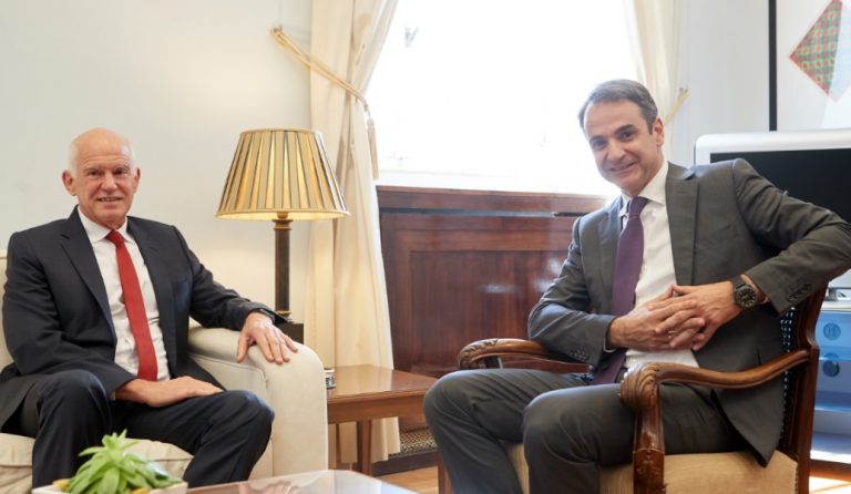 Σε εξέλιξη η συνάντηση Παπανδρέου – Μητσοτάκη