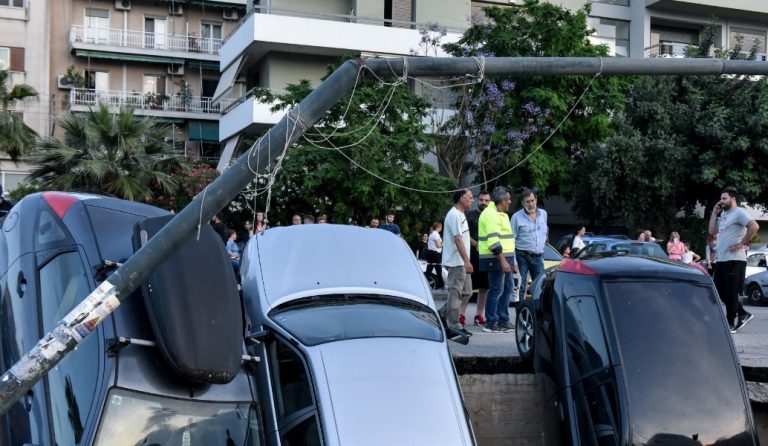 Καλλιθέα: Καθίζηση σε υπαίθριο δημοτικό χώρο παρκαρίσματος (pics)