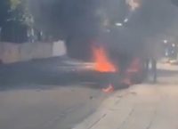 Οπαδοί της ΑΕΚ επιτέθηκαν και έκαψαν όχημα που μετέφερε οπαδούς του ΠΑΟΚ