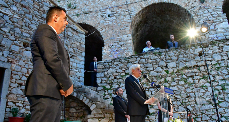 “Έσφαξε με το γάντι” ο Παυλόπουλος τα Σκόπια για το προσφυγικό