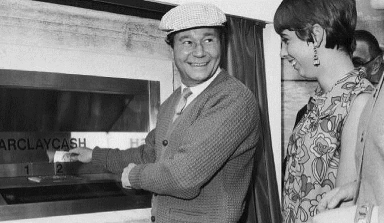 Σαν σήμερα το 2010 πέθανε ο μηχανικός και εφευρέτης του ΑΤΜ, Τζον Σέφερντ – Μπάρον