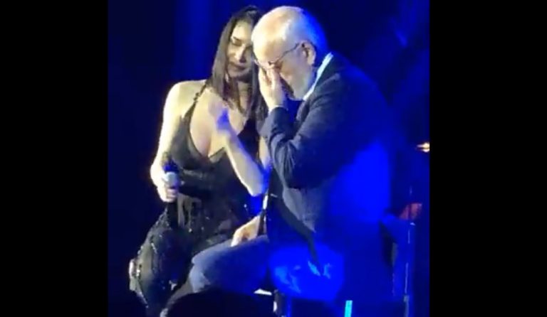 Ο Ιβάν Σαββίδης “λυγίζει” όταν η Πάολα τραγουδά για τη Μάνα (vid)