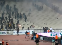 Οπαδός χτύπησε ball-boy για να του πάρει την μπάλα! (vid)