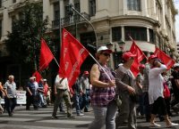 Πορεία συνταξιούχων: “Κόψτε το σβέρκο σας όχι τις συντάξεις” (pics)