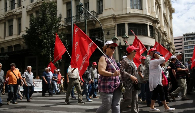 Πορεία συνταξιούχων: “Κόψτε το σβέρκο σας όχι τις συντάξεις” (pics)