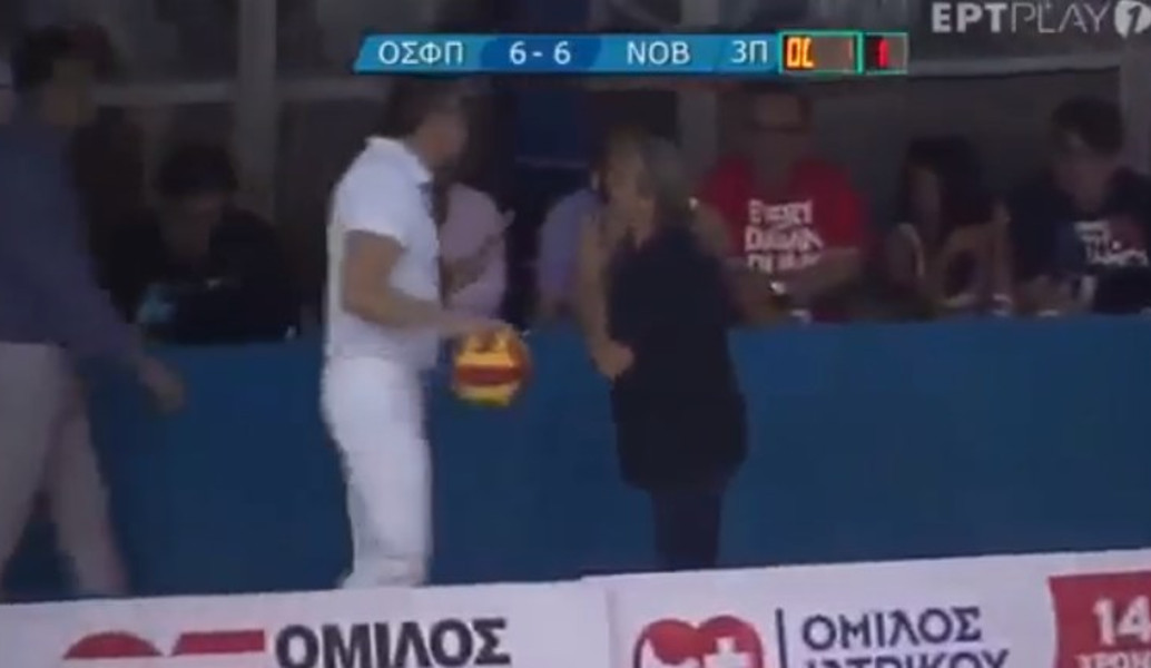 Επεισοδιακός ο τελικός της Α1 πόλο γυναικών: Ένταση ανάμεσα στην Αλεξία Καμμένου και οπαδούς του Ολυμπιακού (vid)