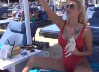 Η Μαρία Αλεξάνδρου «φωτιά» και «λάβρα» στην Μύκονο (vid)