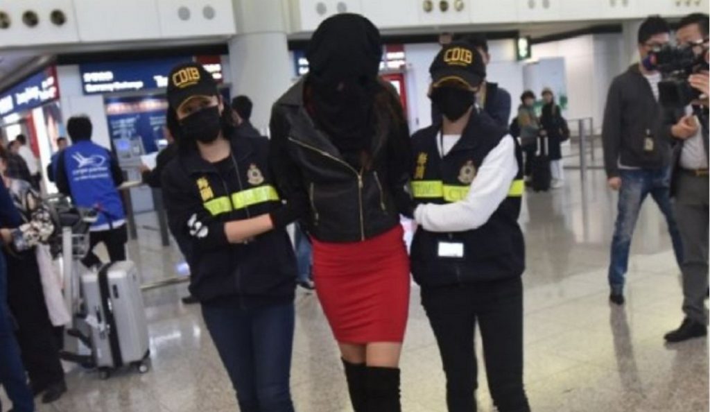 Δίωξη και στην Ελλάδα για το 20χρονο μοντέλο με την κοκαΐνη που συνελήφθη στο Χονγκ Κονγκ (vid)
