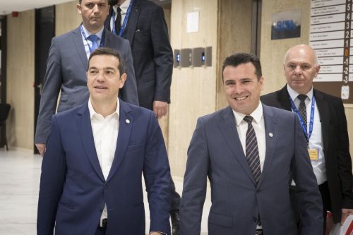 Σκοπιανό: Γεμάτη συμβολισμούς η τελετή για την υπογραφή της συμφωνίας